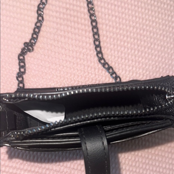 Steve Madden Sleek Black Crossbody Bag - Picture 4 of 4